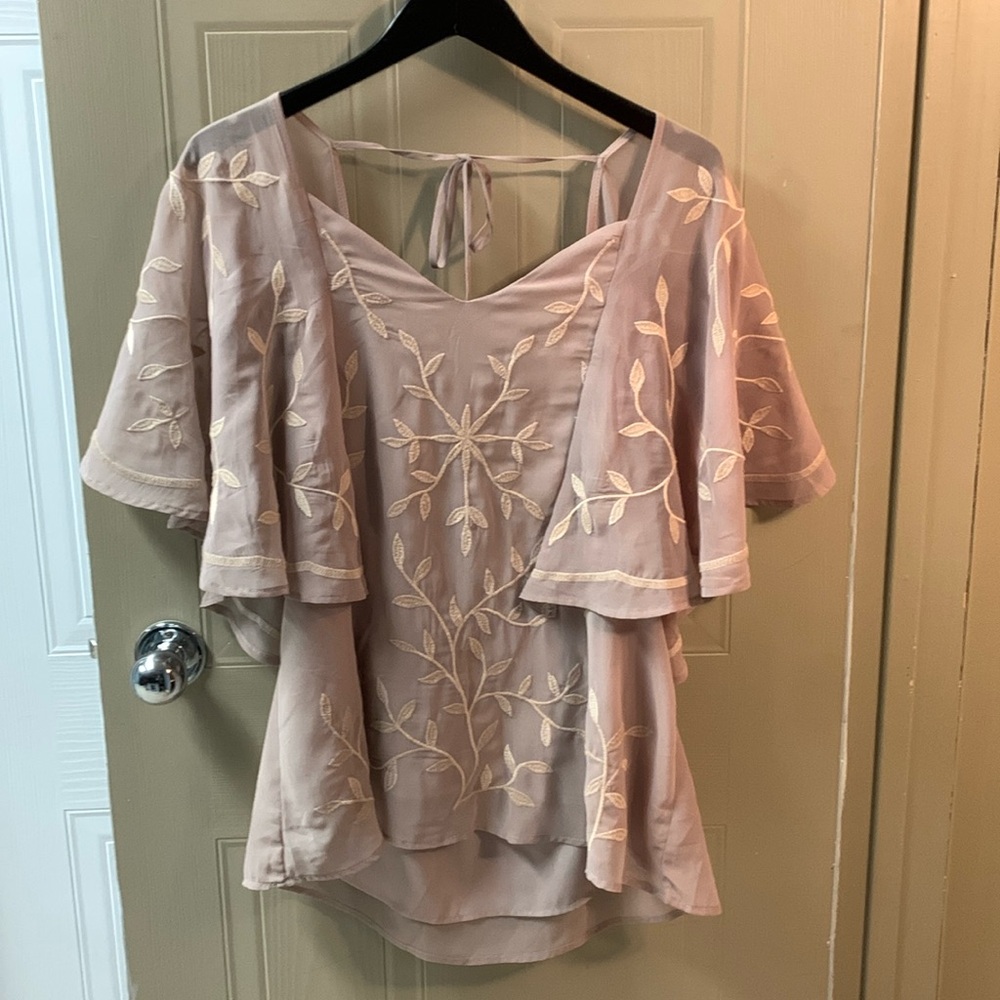 BKE Boutique Ladies light pink top